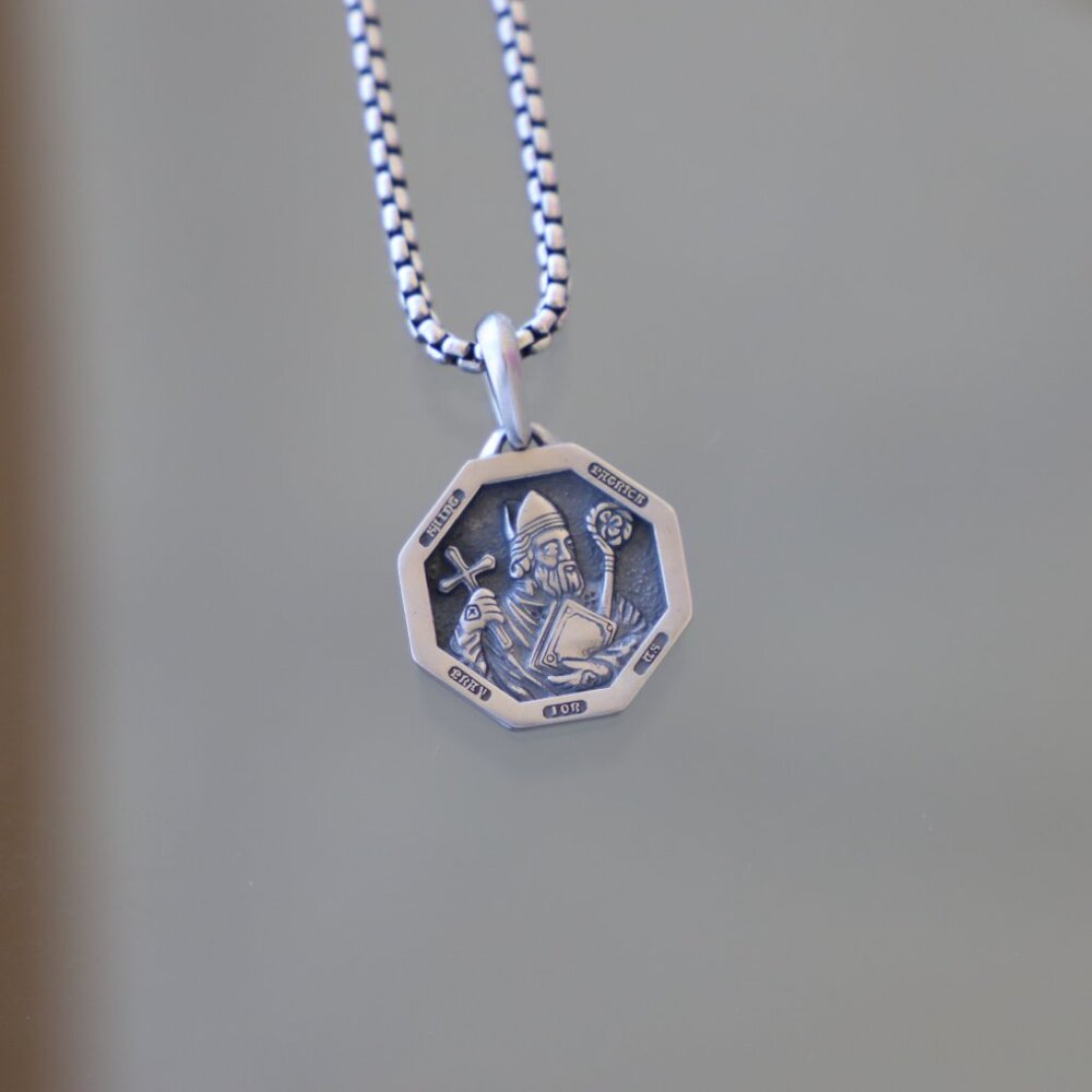 David Yurman Sterling Silver Saint Patrick Amulet with 22" Box Chain Necklace - Picture 2 of 7